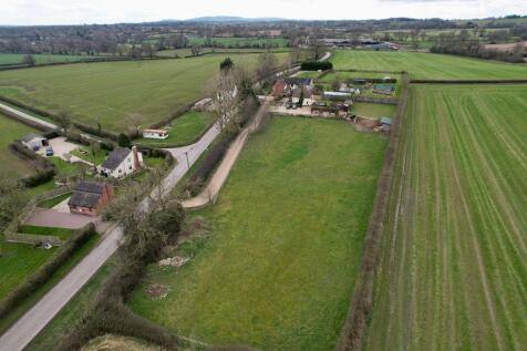 Driveway and field to Barn Cottage