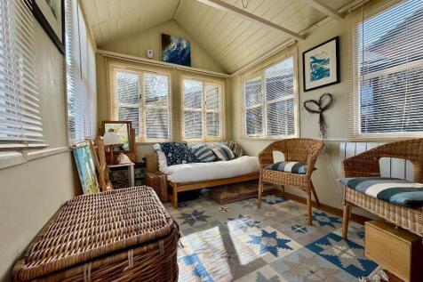 Cosy summer house, occasional bedroom