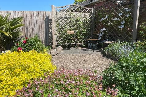 Pretty areas to enjoy the sunshine