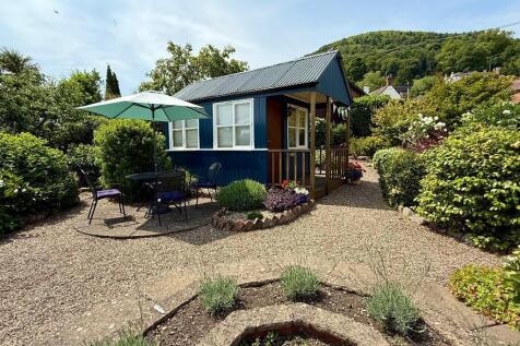 Wrap-around garden with seating areas