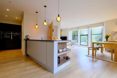 Modern large kitchen with island