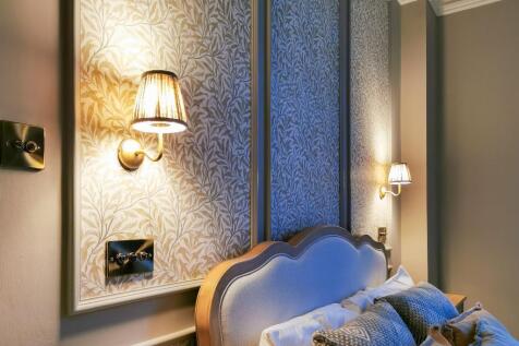 Reading lights over the bed