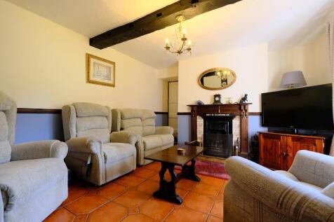 Snug with working fire place