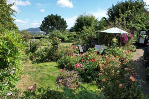 Exquisite rear garden and views