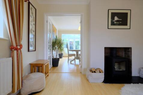 Doors from sitting room to the kitchen