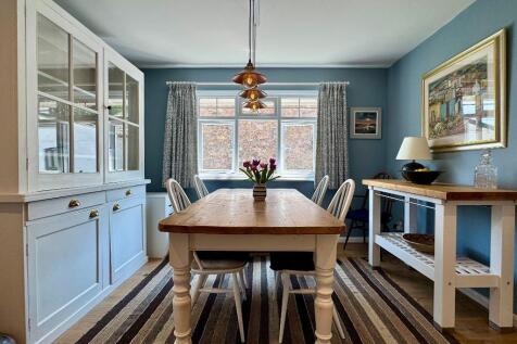 Dining room (off the kitchen)