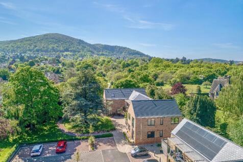 Beautiful location opposite Link Common