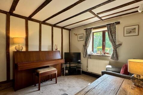Snug/TV room
