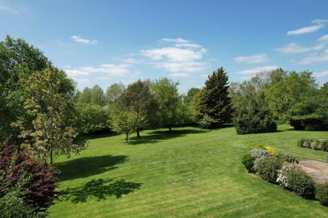 Large gardens to enjoy