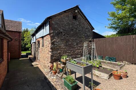(26&#39;, 7.92 m,) renovate two storey barn