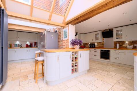 Beautiful entertaining kitchen