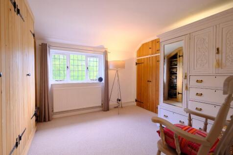 Bedroom 4 with country style wardrobes