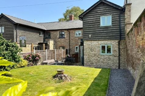 Garden and rear of the cottage