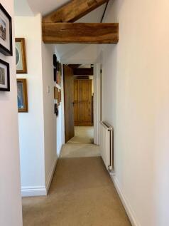 Landing with original solid beams