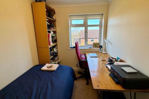 Bedroom 4 a single or ideal office