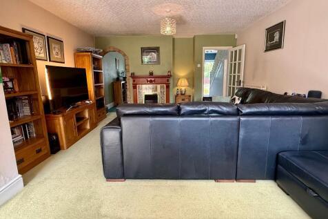 Sitting room with dining too!