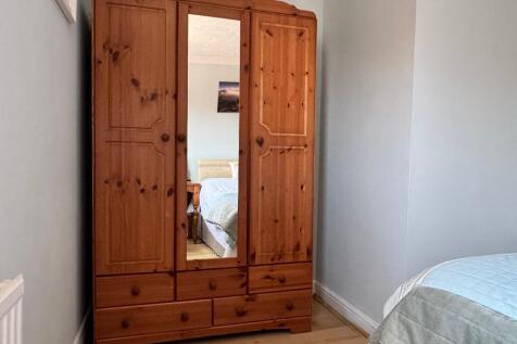 Good wardrobe space