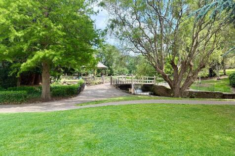 Gheluvet Park - excellent space is close