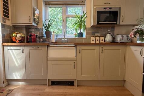Modern kitchen overlooking garden