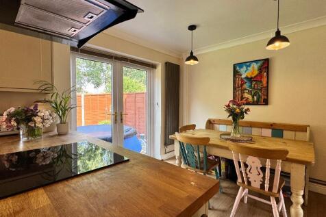 Dining/breakfast area