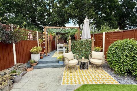 Raised deck area to relax on