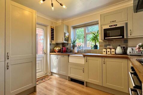 Kitchen with plenty of storage