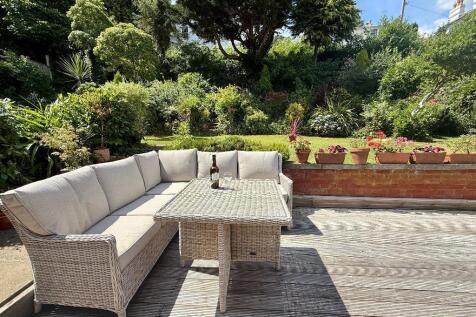 Extraordinary secluded garden