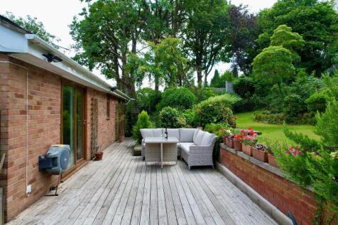 Deck to enjoy and relax on