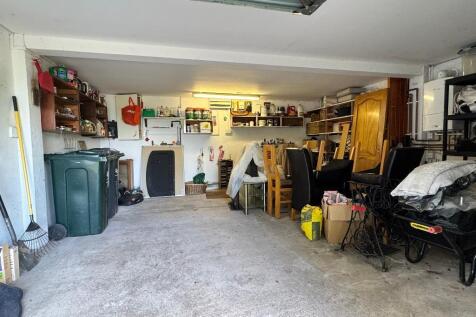 Large double garage &amp; boiler