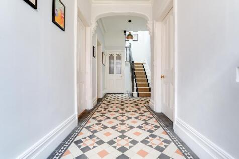 18 ft authentic entrance hall