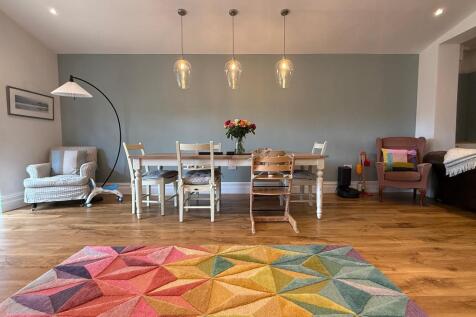 Breakfast and dining area