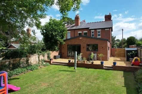 Wonderful extension, garden and storage