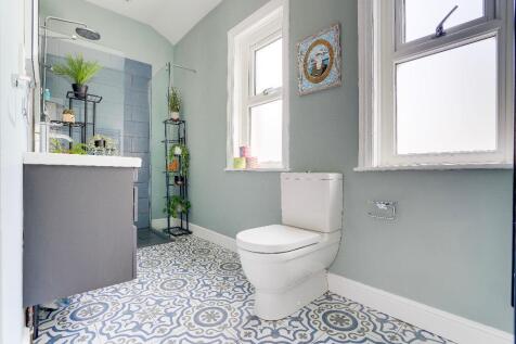 Beautiful ensuite to Bedroom 1