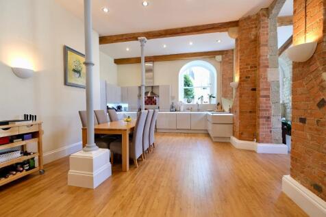 Kitchen/Dining area