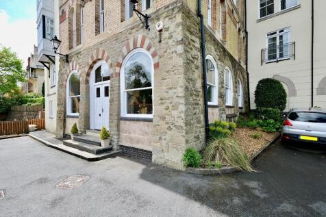 Ground floor apartment at Warwick House