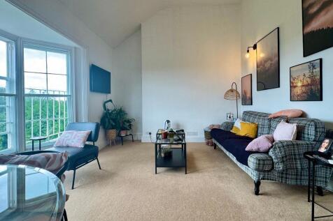 Sitting/TV room