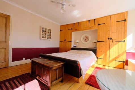 Large bedroom 1