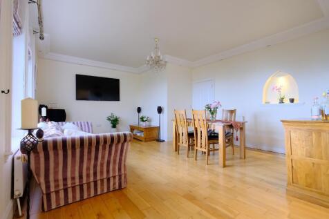 Sitting room with dining table and TV