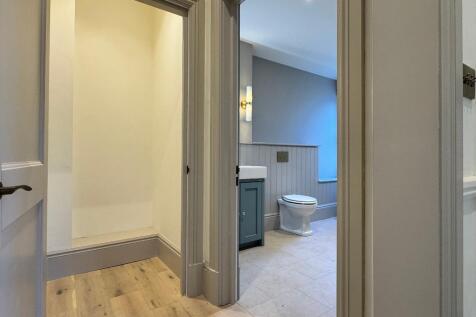 Bathroom and useful linen cupboard