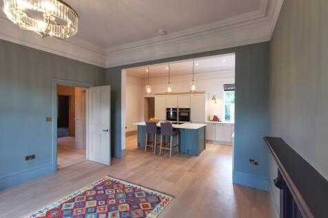 Spacious rooms with oak wooden flooring