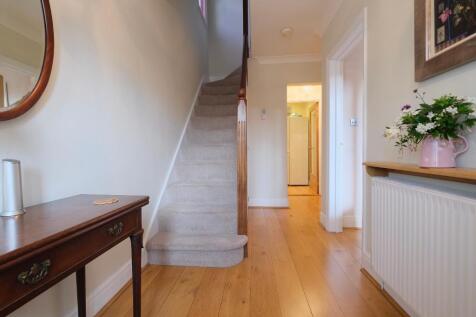 Entrance hall with cloakroom