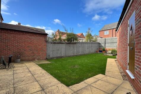 Low maintenance garden, door to garage