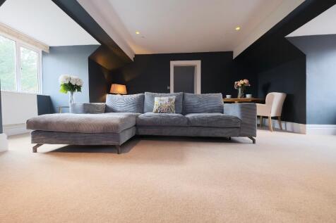 22 ft impressive sitting room