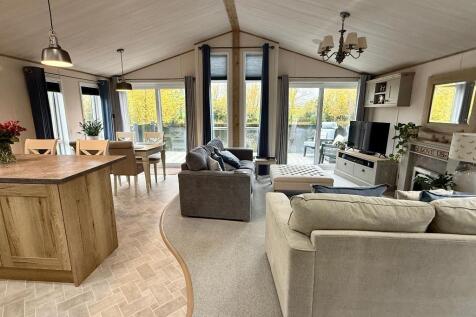 Open plan sitting room / kitchen dining