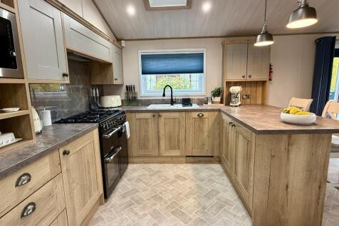 Fully fitted kitchen.