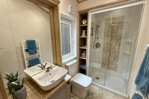 Ensuite shower room to Bedroom 1