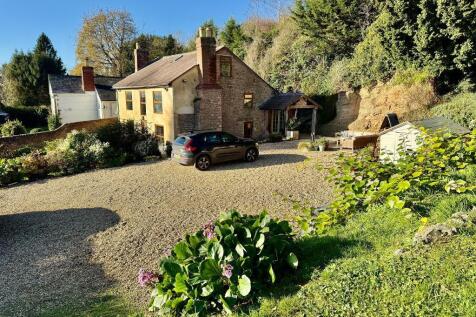 Adorable Vine Cottage