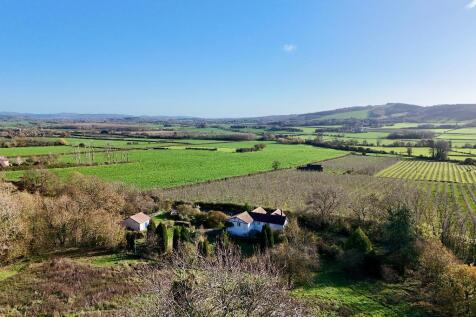 Ideal location, 10 mins from Hereford