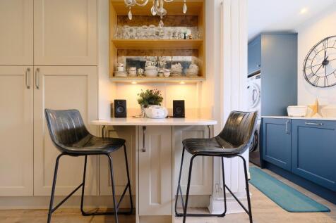Handy breakfast bar