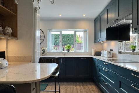 Luxury kitchen, views over the garden